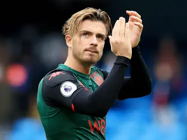 Gelandang Aston Villa, Jack Grealish, disebut-sebut menjadi target utama pelatih Manchester United, Ole Gunnar Solskjaer, di bursa transfer yang akan datang. (AFP/Lindsey Parnaby)