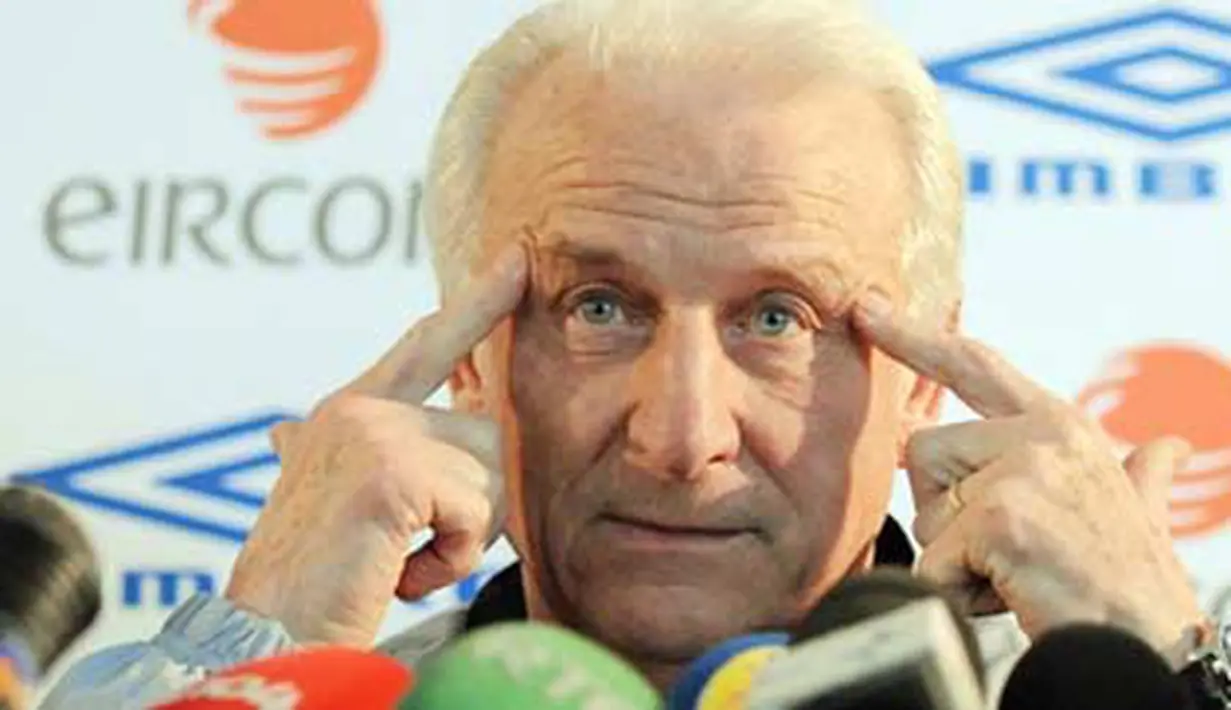 Gaya pelatih Republik Irlandia, Giovanni Trapattoni di sesi konferensi pers jelang laga kualifikasi PD 2010 lawan Italia di St Elia Stadium, Bari, 31 Maret 2009. AFP PHOTO / ALBERTO PIZZOLI 