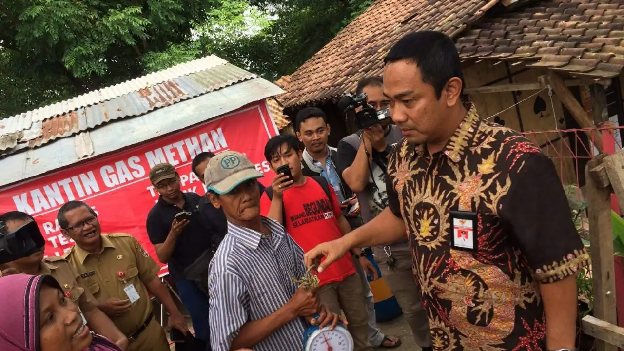 makan di sampah