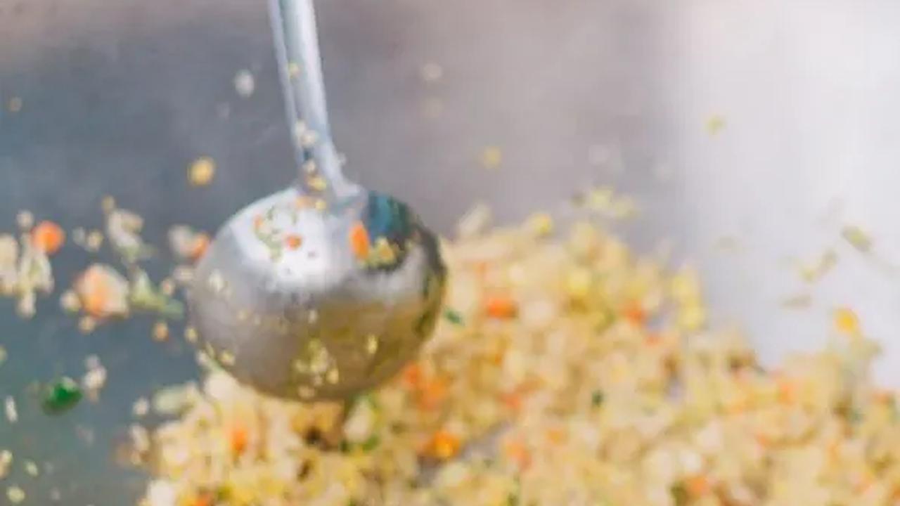 Bikin Nasi Goreng Lebih Enak, tapi Koki Rawan Cedera