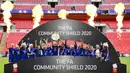 Para pemain Chelsea melakukan selebrasi usai menjuarai FA Women's Community Shield di Stadion Wembley, Sabtu (29/8/2020). Chelsea menang 2-0 atas Manchester City. (Justin Tallis/Pool via AP)