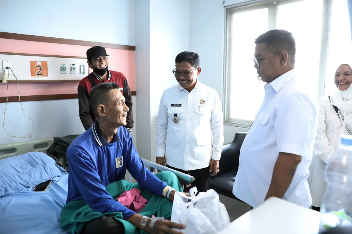 Wali Kota Tangerang Sachrudin dan Gubernur Banten Andra Soni melakukan peninjauan ke sejumlah RSUD kota Tangerang, Kamis (19/3/2026).
