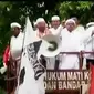 Massa FPI melakukan aksi demo di Mabes Polri Jakarta. Sementara itu, Restauran Pinguin Jakarta Barat mengundang Pro dan Kontra. 