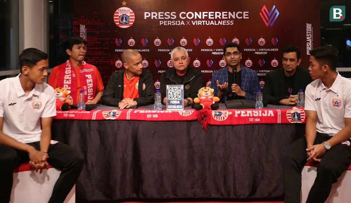 Founder of Virtualness, Saurabh Doshi memberikan keterangan saat konferensi pers Persija X Virtualness di Persija Store, Plaza Festival, Kuningan, Jakarta, Kamis (27/07/2023). (Bola.com/Bagaskara Lazuardi)