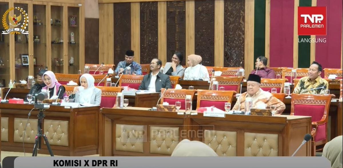 Momen Melly Goeslaw dan Ahmad Dhani Nyanyi Saat Rapat Komisi X DPR RI, Tuai Sorotan