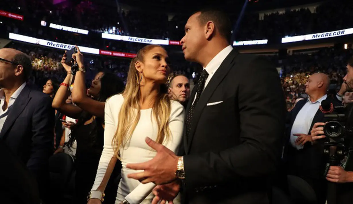 Bahkan seperti yang dilaporkan US Magazine, JLo yang belum lama ini diwawancara majalah Hola! USA menceritakan hubungannya saat ini. Ia merasa, A-Rod adalah sosok pria yang membahagiakan ia sepenuhnya untuk pertama kali. (AFP/Christian Petersen)