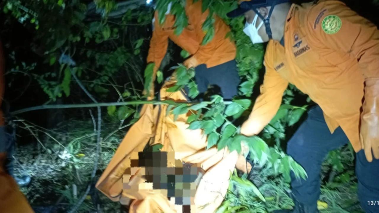 Seorang Pria Ditemukan Tewas Membusuk dan Tergantung di Pohon, Lehernya Nyaris Terlepas dari Badan