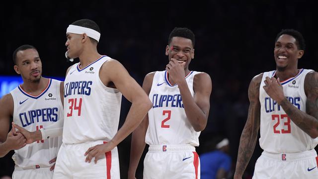Para pemain Clippers saat mengalahkan Lakers di lanjutan NBA