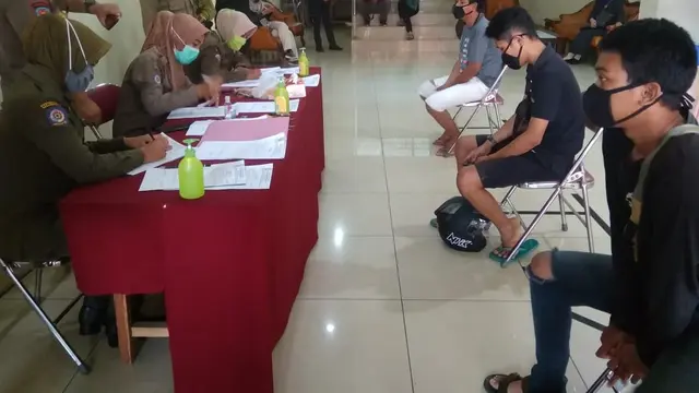 Tidak Pakai Masker, Puluhan Warga Palembang Dikarantina di Asrama Haji