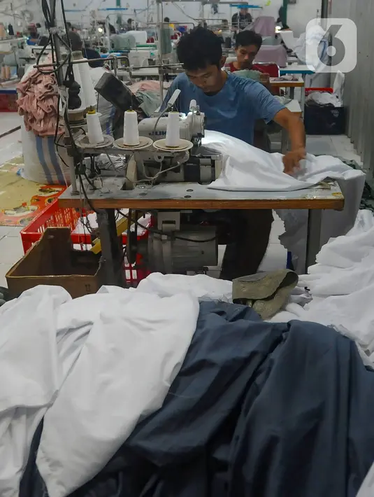 Rata-rata busana mukena Siti Khadijah dijual dikisaran harga Rp500 ribu hingga Rp2,5 juta. (merdeka.com/Arie Basuki)