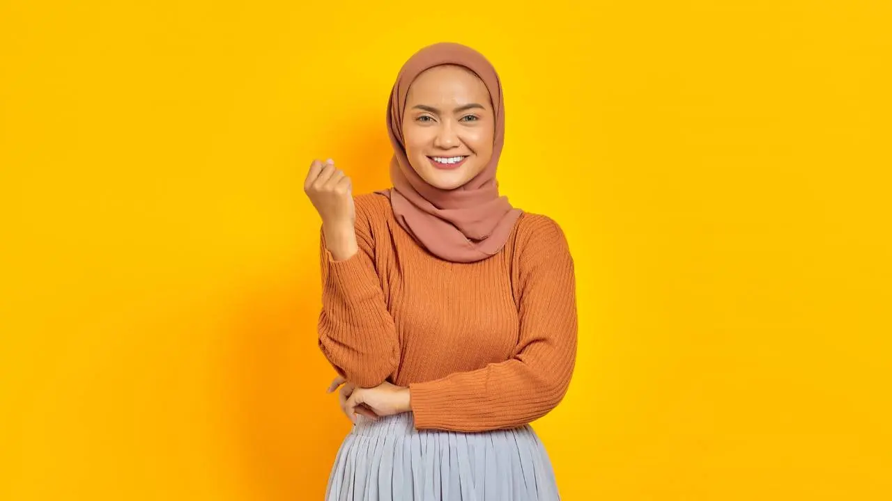 Tampil Modis Tanpa Ribet! Ini Rekomendasi Kaos Oversized Hijab Friendly yang Lagi Hits