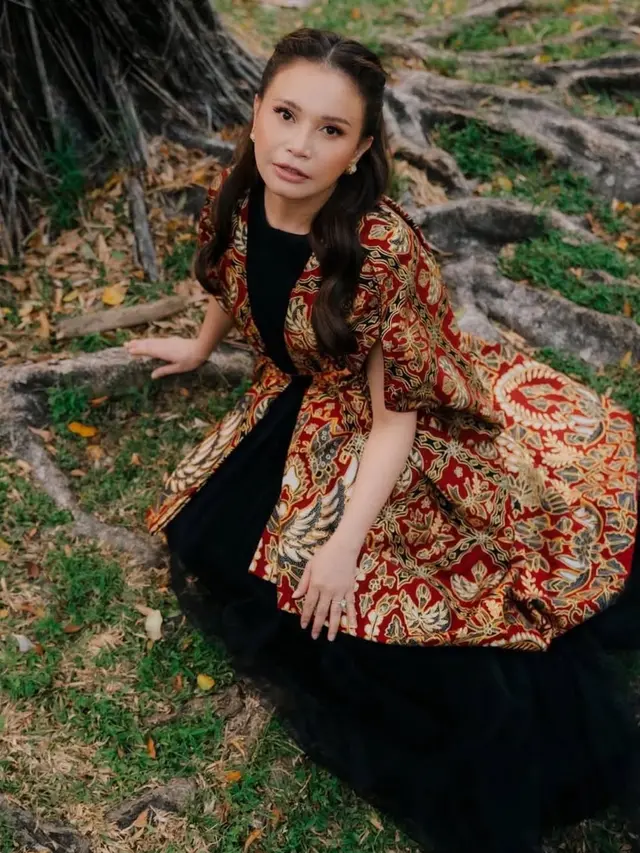 Foto-Foto Kebaya Rossa, Anggun Bawakan Budaya Indonesia di Hari Kebaya Nasional
