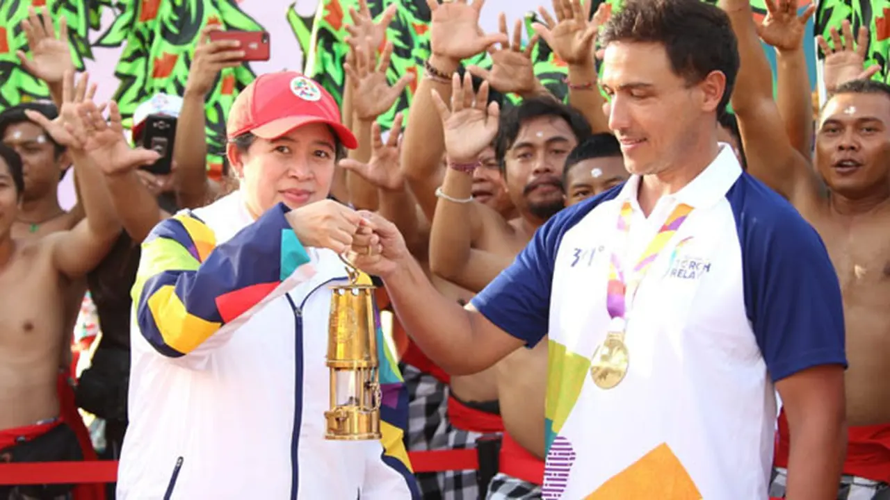 Menko PMK Menjadi Pembawa Api Obor Ke-20 Asian Games 2018 di Bali