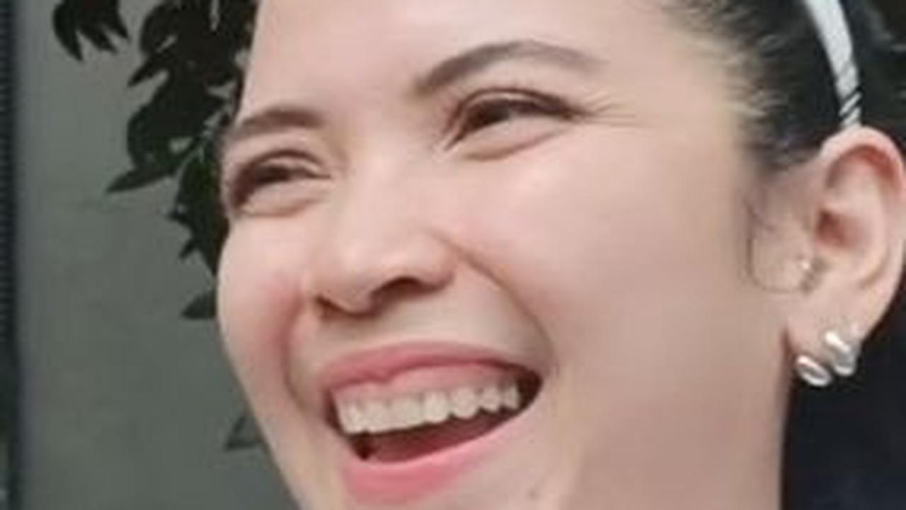 Dinda Kanya Dewi tidak merasakan rasa iri saat melihat teman-temannya bahagia dengan pasangan mereka, karena baginya, kebahagiaan tidak selalu berkaitan dengan memiliki hubungan asmara.<br><br>