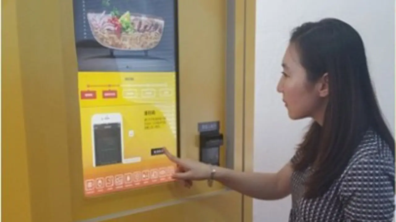 Pertama di Dunia, Mesin Penjual Mie Otomatis dari Shanghai