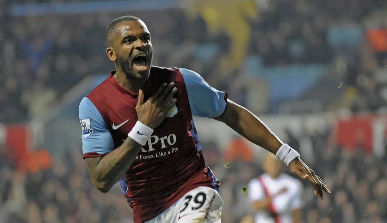 3. Darren Bent (276 offside) - Darren Bent pernah membela sejumlah klub liga Inggris, diantaranta Tottenham, Aston Villa dan Derby Country. Dari semua laganya, Bent melakukan 276 kali offside di pentas Premier League. (AFP/Olly Greenwood)