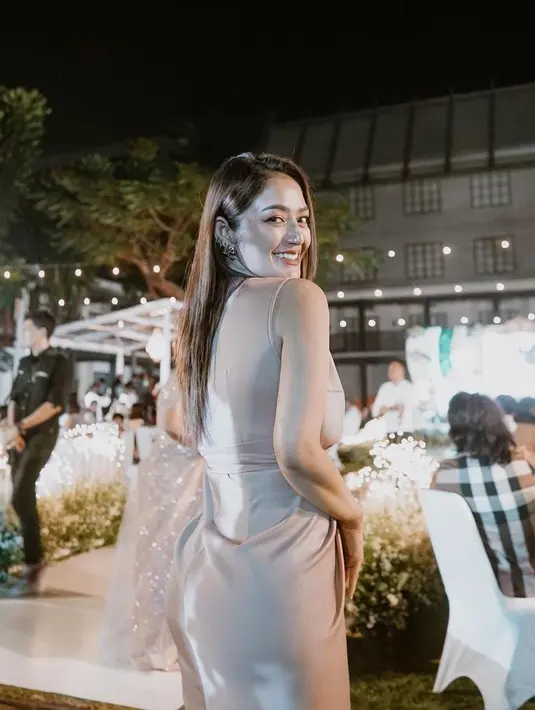 Diketahui, Siti Badriah memang melakukan perawatan kecantikan pada wajahnya, seperti tanam benang di pipinya, botox hingga filler pada bagian dagu dan bibirnya.[instagram/sitibadriahh]