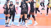 Tim putri Jakarta Popsivo Polwan menang telak 3-0 (25-19, 25-18, 25-13) atas Jakarta Electric PLN pada pertandingan PLN Mobile Proliga 2025 di GOR Terpadu A. Yani Pontianak, Jumat (14/2/2025). (PBVSI)