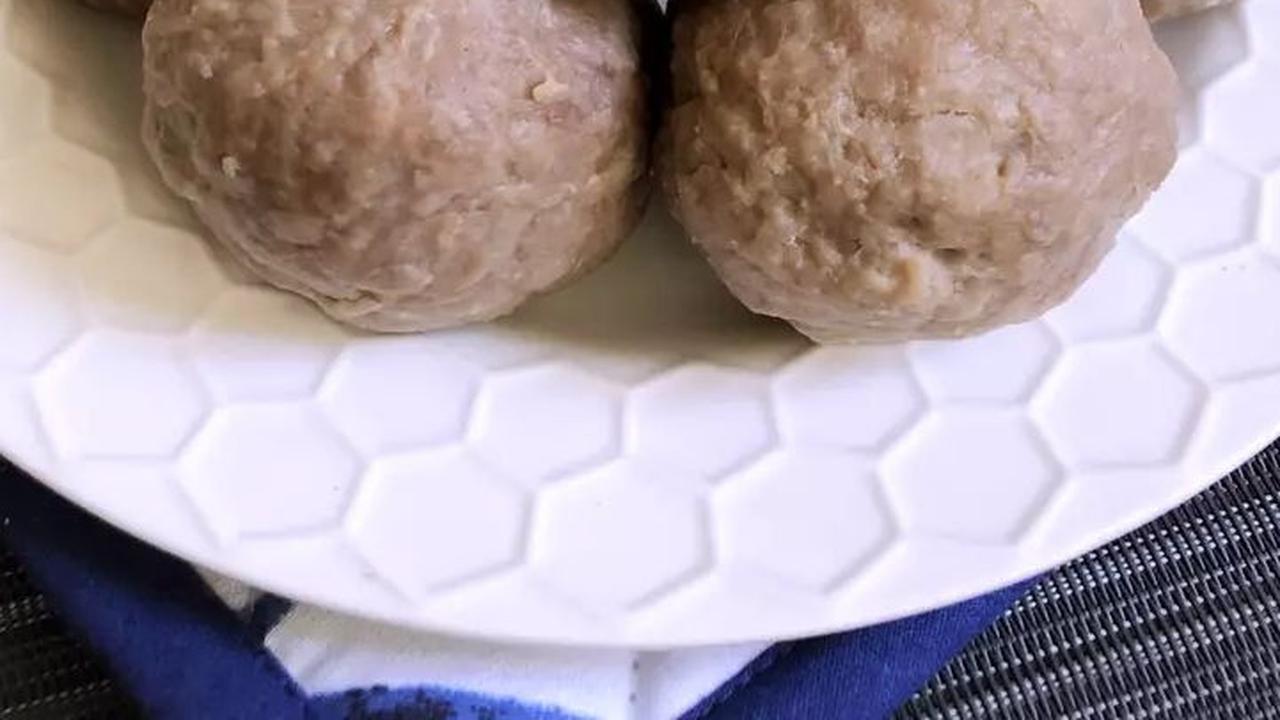 <b>1. Bakso Sapi Isi Keju</b>