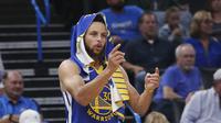 Bintang Golden State Warriors Steph Curry tidak bisa membantu tim menghindari kekalahan dari Oklahoma City Thunder di Chesapeake Energy Arena, Minggu (27/10/2019) atau Senin dini hari WIB. (AP Photo/Sue Ogrocki)