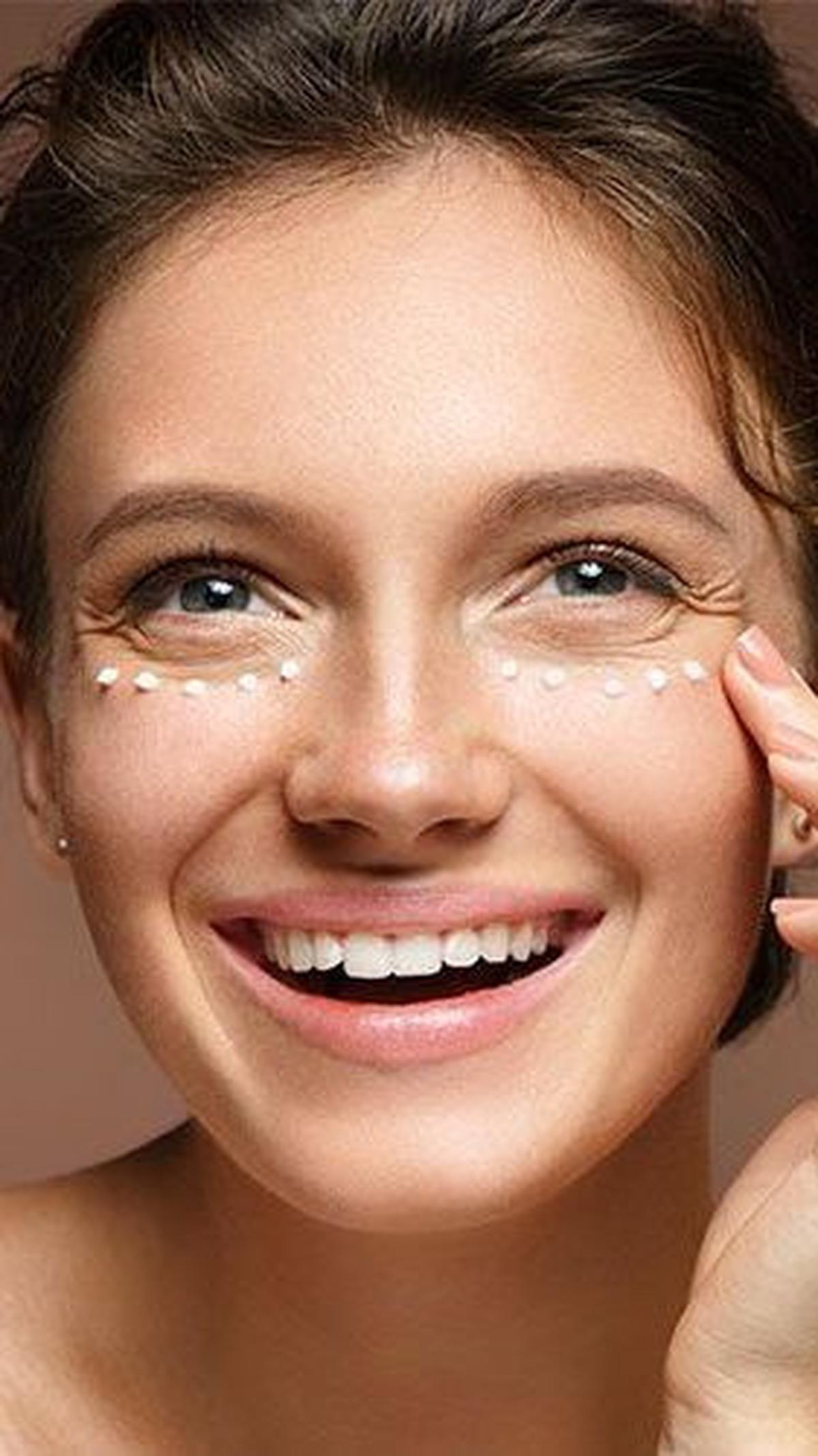 <b>Pilih Eye Cream dengan Kandungan Antioksidan jika Memiliki Kantung Mata Bengkak</b>