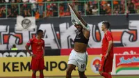 Selebrasi pemain Persib Bandung, David Da Silva setelah menjebol gawang Persija Jakarta pada laga pekan ke-11 BRI Liga 1 2023/2024 di Stadion Patriot Candrabhaga, Bekasi, Sabtu (2/9/2023). (Bola.com/Ikhwan Yanuar)