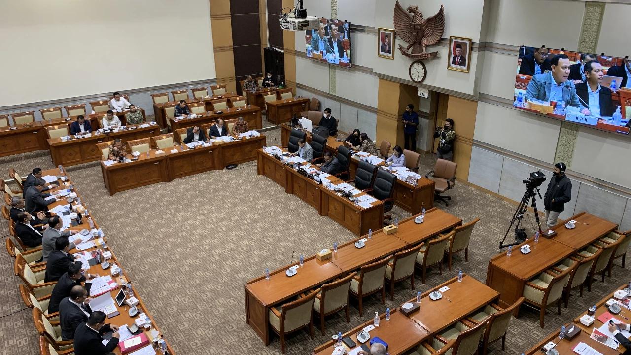 VIDEO: Satu Ruangan Tepuk Tangan PDIP DPR Dukung Korlantas Polri Dijabat Bintang Tiga