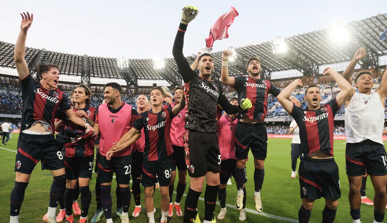 Dibantu kemenangan 2-1 Atalanta atas AS Roma, Senin (13/5/2024), Bologna pun berpesta. Bologna dipastikan finis di zona Liga Champions dengan dua laga tersisa. (Alessandro Garofalo/LaPresse via AP)