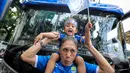Suporter tim Maung Bandung saat berada di area Persib Store, Kota Bandung, Jawa Barat, Sabtu (23/5/2026). (Bola.com/Bagaskara Lazuardi)