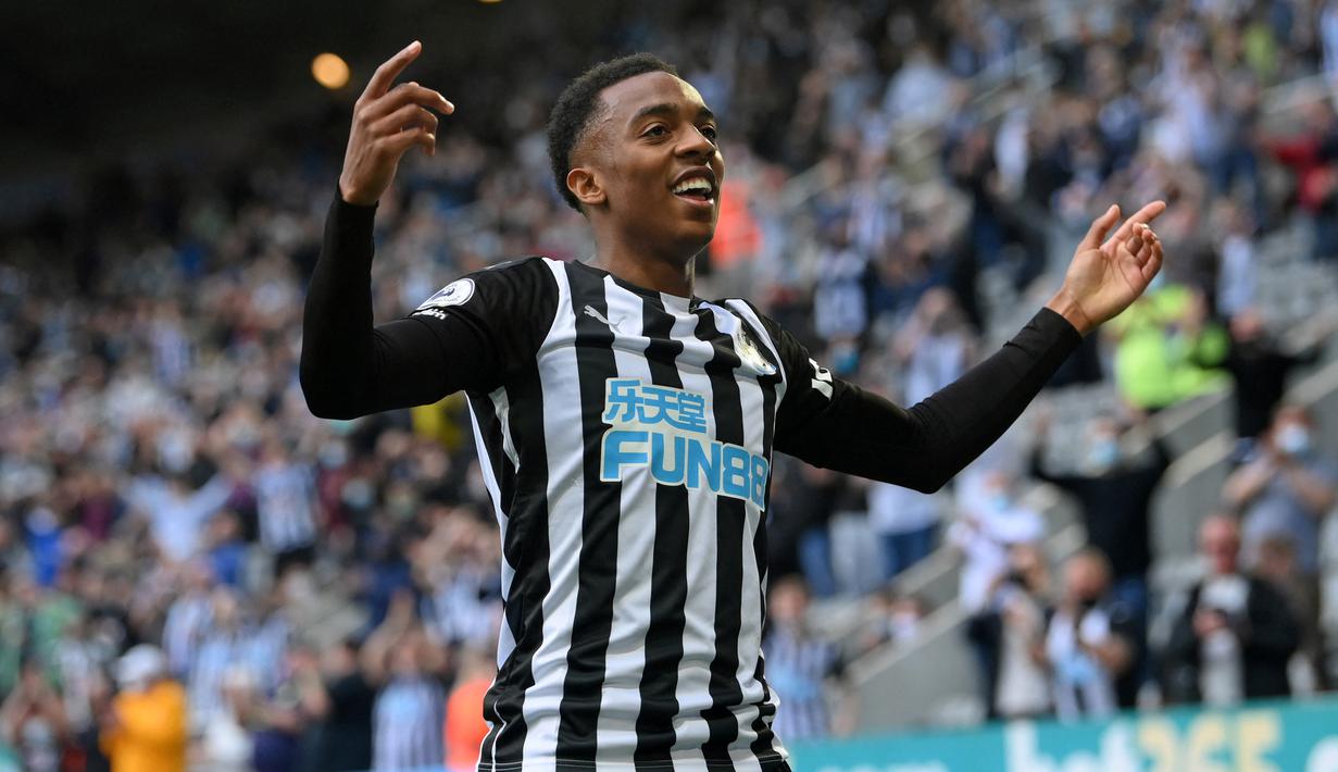 Joe Willock. Gelandang Inggris berusia 22 tahun yang merupakan produk asli Akademi Arsenal ini dipromosikan dari tim remaja ke tim U-18 pada awal musim 2015/2016. Pada awal musim 2019/2020 ia dipromosikan dari tim U-23 ke tim senior Arsenal dan hingga pertengahan musim 2020/2021 ia total bermain dalam 78 laga di semua ajang dengan torehan 11 gol dan 4 assist. Pada Februari 2021 Arsenal meminjamkannya ke Newcastle United dan akhirnya dipermanenkan pada awal musim 2021/2022 dengan mahar 29,4 juta euro. (AFP/Pool/Stu Forster)