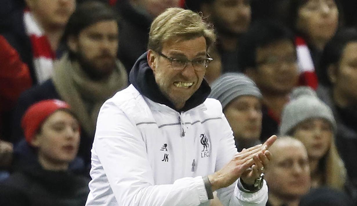 Ekspresi kegembiraan pelatih Liverpool, Juergen Klopp, usai membawa timnya menaklukan MU 2-0 pada laga Liga Europa. Selain ramah dan dekat dengan anak asuhnya Klopp juga merupakan sosok yang ekspresif. (Reuters/Phil Noble)