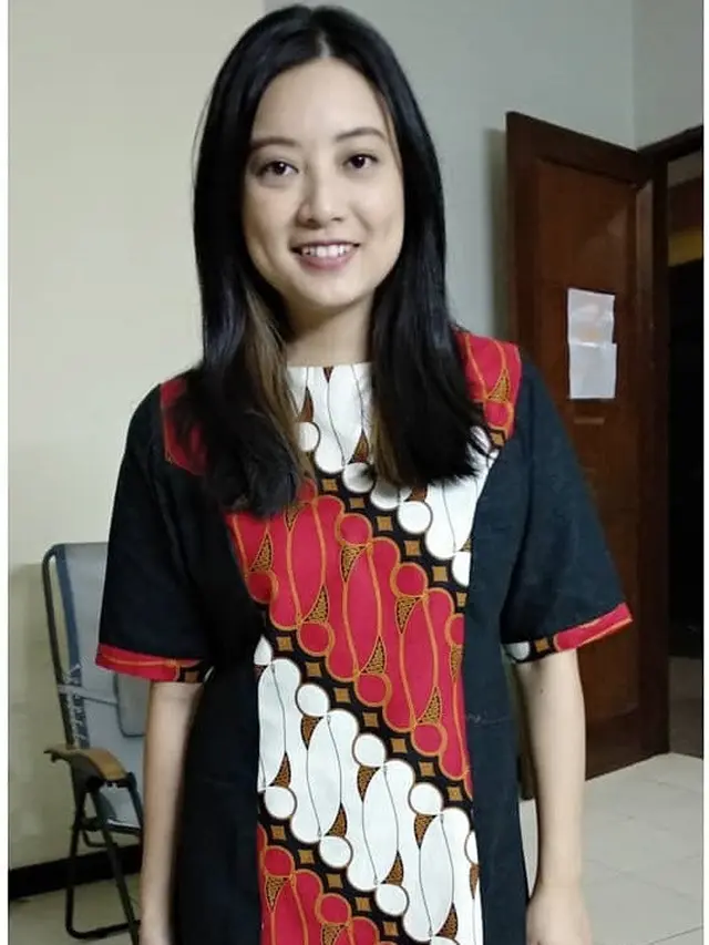Potret Leony dengan Berbagai Gaya Rambut, Terbaru Dipotong Super Pendek