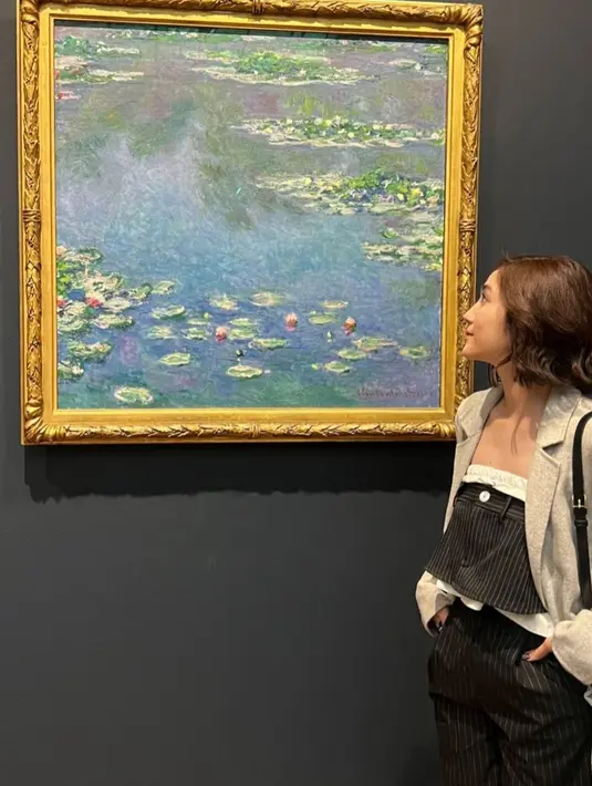 Febby Rastanty terlihat stylish saat berada di sana