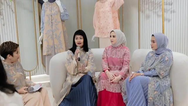 Sarah Sofyan saat menghadiri peluncuran koleksi Sloka bersama lini busana Kami. First, di Jakarta, Jumat, 25 November 2022. (Foto: Dok. Instagram @sarsof)