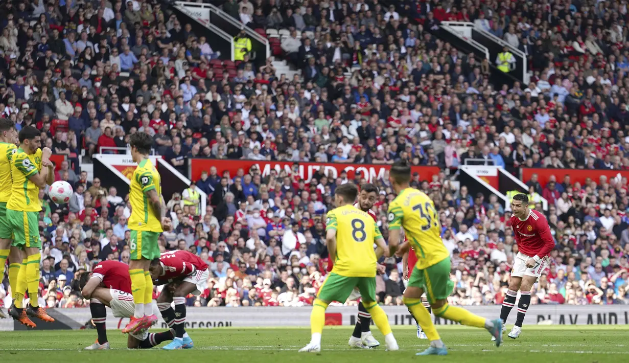 Gol ketiga ke gawang Norwich dicetak pemain Portugal itu lewat eksekusi tendangan bebas. Itu adalah gol tendangan bebas langsung yang ke-58 dalam kariernya. (AP Photo/Jon Super)