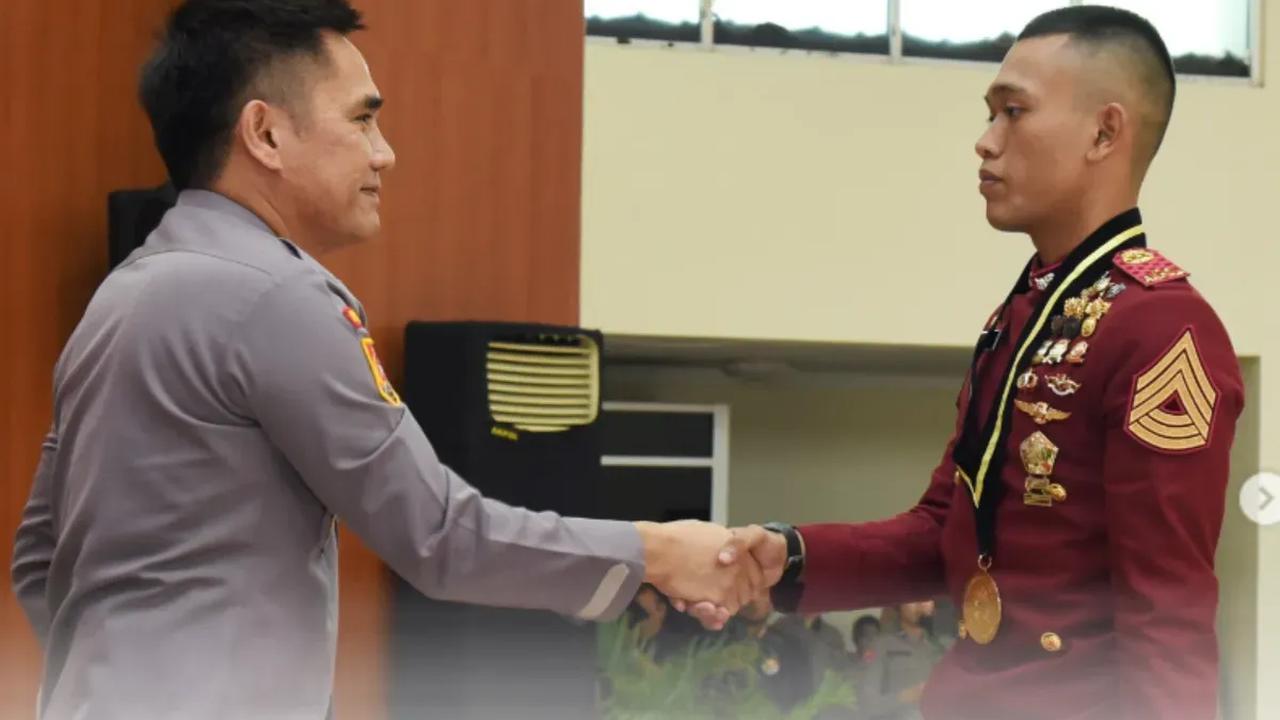 Selain dikenal sebagai putra mantan Kapolri Idham Azis, Irfan merupakan sosok yang berprestasi. <br>