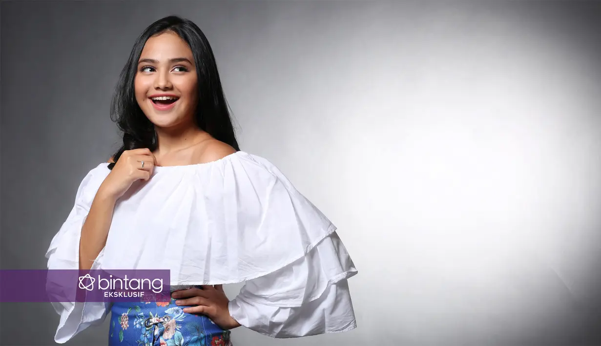 Setelah sukses membintangi sinetron Mermaid in Love, beberapa tawaran terus berdatangan pada artis muda Syifa Hadju. Salah satunya ia bermain dalam film A; Aku, Benci & Cinta. Film yang diangkat dari novel karya Wulanfadi. (Bambang E. Ros/Bintang.com)