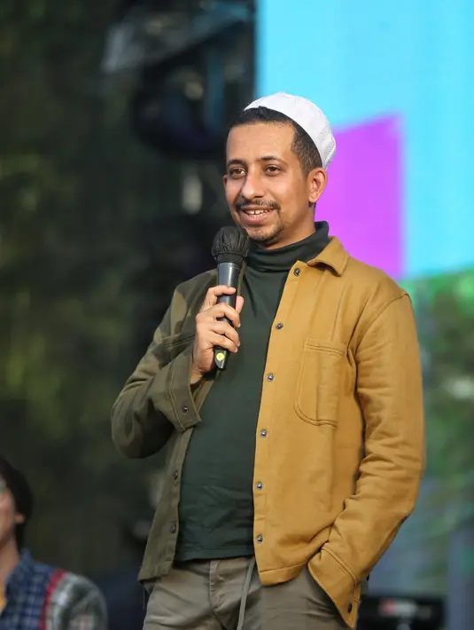 Habib mengatakan banyak orang sengaja hadir buka bersama agar bertemu mantan. Bukan ada udang di balik batu, tapi menurutnya ada dosa di balik batu.