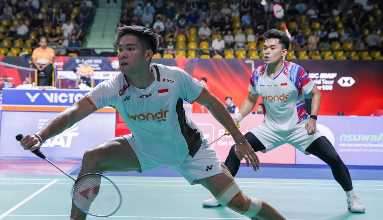 Aksi pasangan Indonesia, Leo Rolly Carnando dan Daniel Marthin pada pertandingan perempat final Thailand Open 2026 saat melawan Peeratchai Sukphun/Pakkapon Teeraratsakul, Jumat (15/5/2026) di Bangkok.