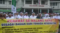 Tuntut Kesejahteraan, Ratusan Dokter dan Perawat Turun Jalan