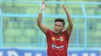 Jajang Mulyana menjadi pencetak gol perdana pada laga Bhayangkara FC Vs PS TNI dalam lanjutan pertandingan grup 2 Piala Presiden 2017 di Stadion Kanjuruhan, Kab. Malang, Sabtu (11/2/2017) (Bola.com/Reza Bachtiar)