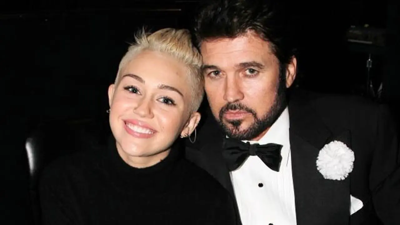 miley-cyrus-130828b.jpg