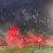 Suporter Bali United di tribun utara Stadion Kapten I Wayan Dipta saat menyalakan kembang api dan flare dalam pekan ke-33 BRI Super League 2025/2026 menghadapi Bhayangkara Presisi Lampung FC. (Alit Binawan/Bola.com)
