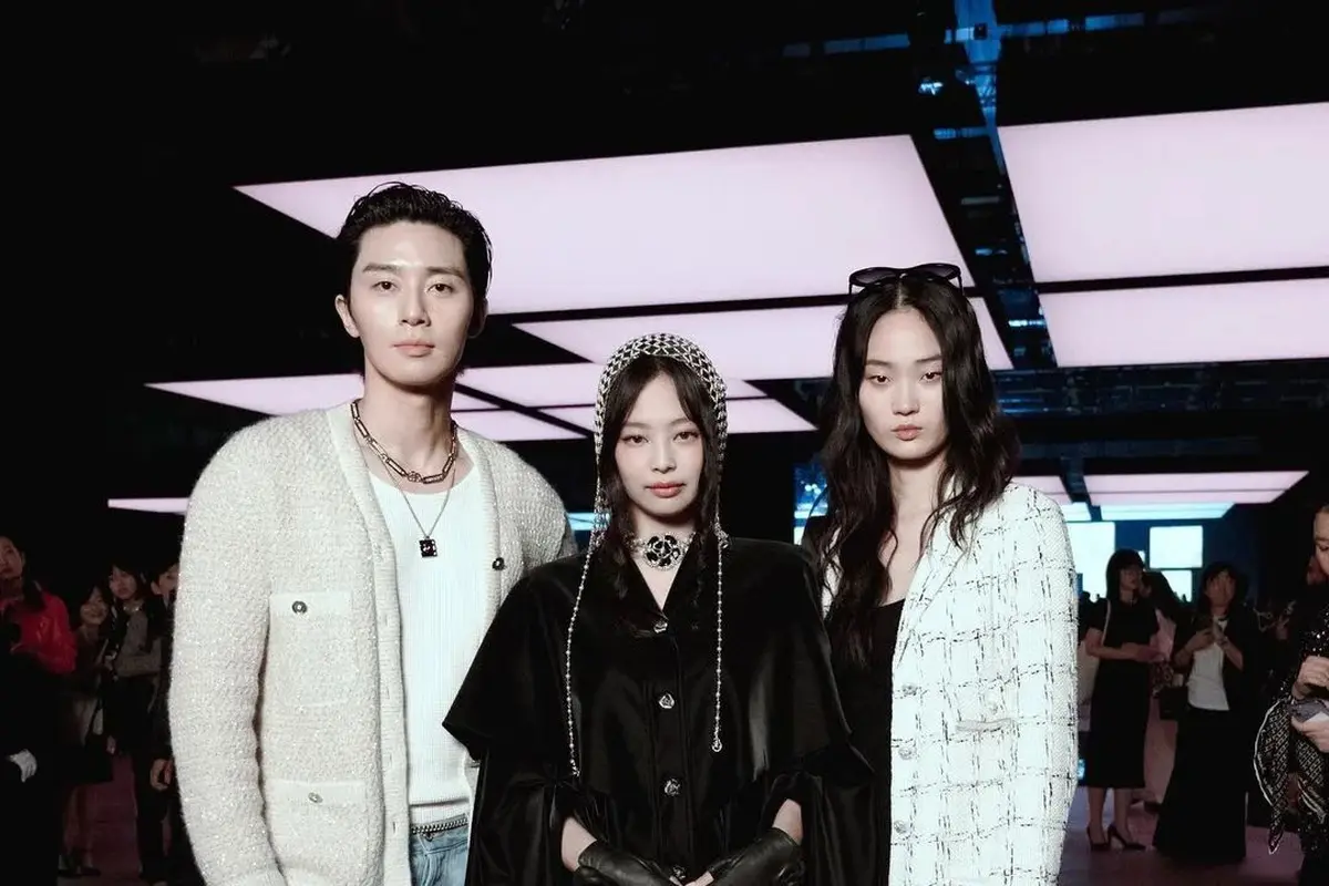 Adu Gaya Duo Human Chanel Park Seo Joon dan Jennie BLACKPINK yang Terlihat Lebih Akrab