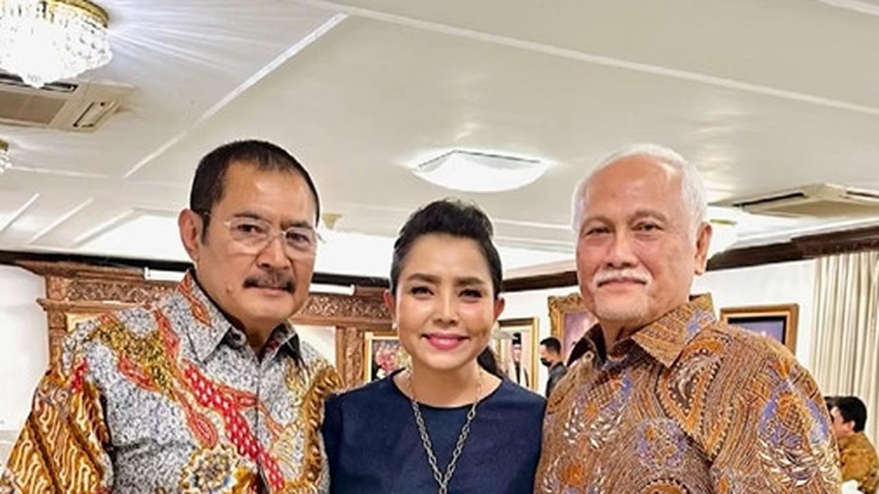 Mayang Terlihat Sudah Akrab