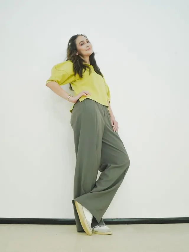 Model Gaya Casual ala Luna Maya yang Cocok untuk Usia 40an/Instagram @lunamaya
