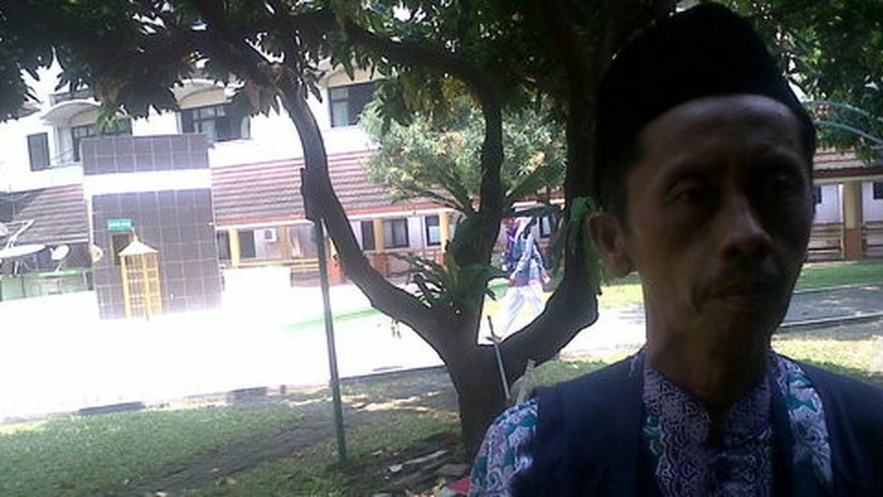 Menjadi imam salat antarkan tukang cireng berangkat haji