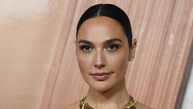 Gal Gadot dalam Piala Oscar 2025. (Jordan Strauss/Invision/AP)