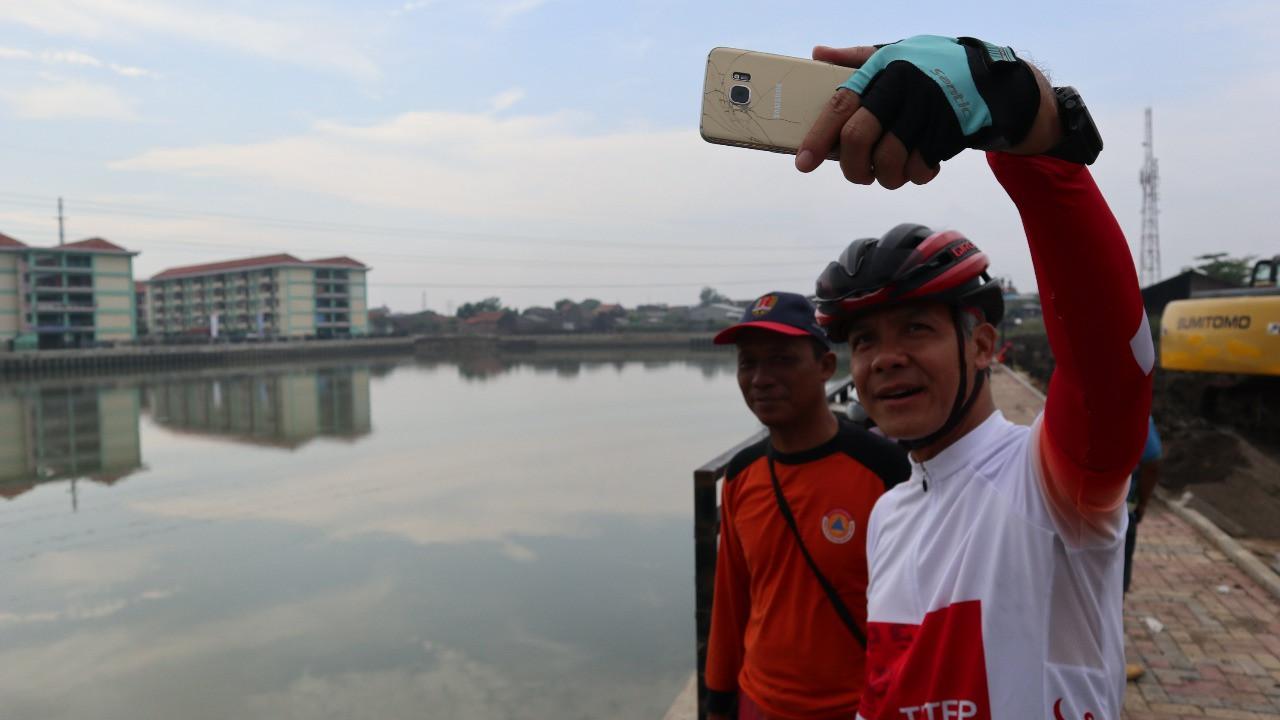 Calon Gubernur Jawa Tengah, Ganjar Pranowo, berselfie di KBT Semarang (Dok. Tim Ganjar)