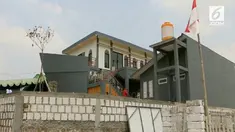 Kota Gresik memiliki masjid unik yang dibangun untuk mengenang perjuangan salah satu ulamanya, KH. Abdul Hamid. Selain untuk ibadah, masjid tersebut juga digunakan untuk wisata religi.
